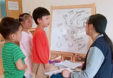 青羊区私立幼儿园-红杉实验幼儿园-沉浸式双语教学-外教